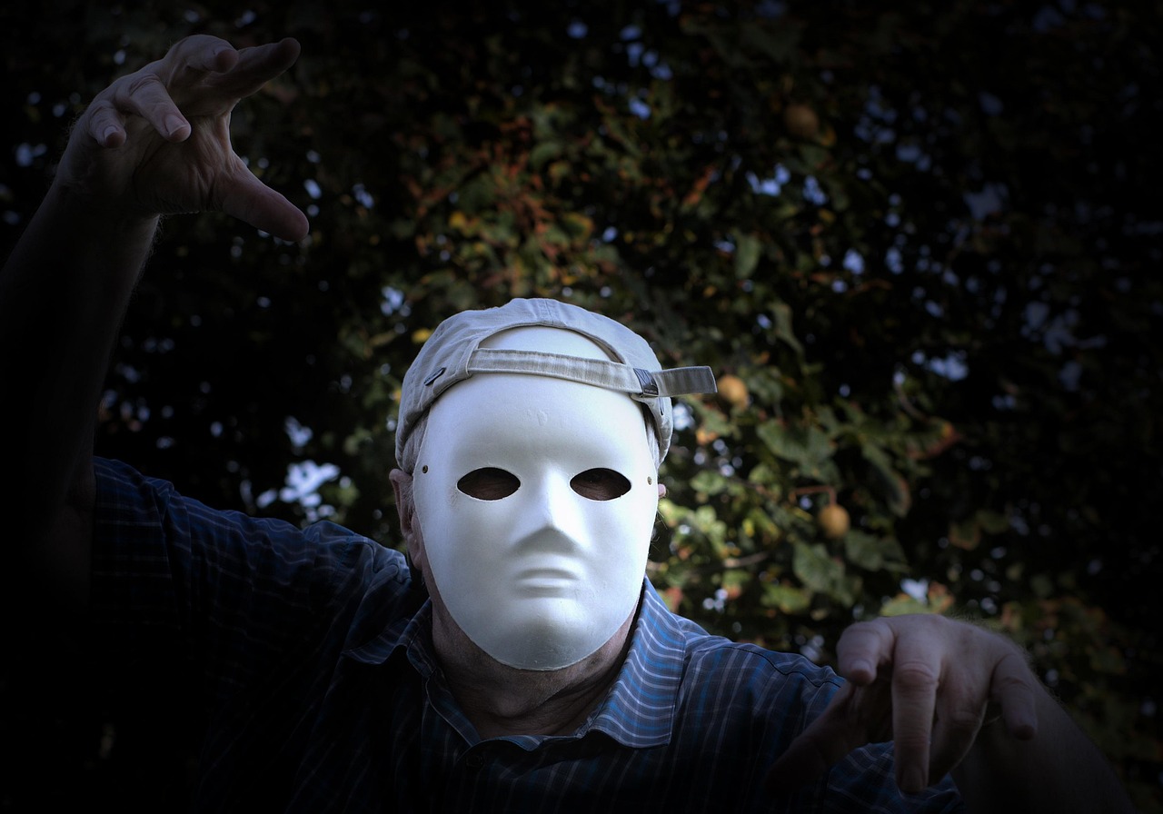 如何增强游戏社区对技术支持的辨别能力？